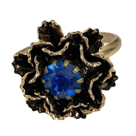 Unmarked Jewelry - Fashionable Statement Floral Blue Gemstone Ring in Vintage Tone